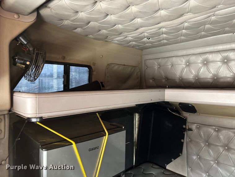 image for item DU1290 2000 International 9400i semi truck