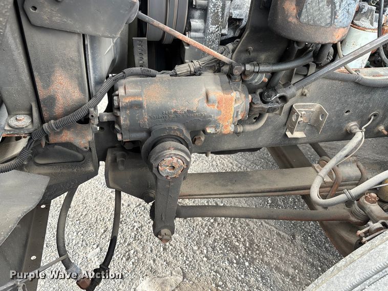 image for item DU1290 2000 International 9400i semi truck