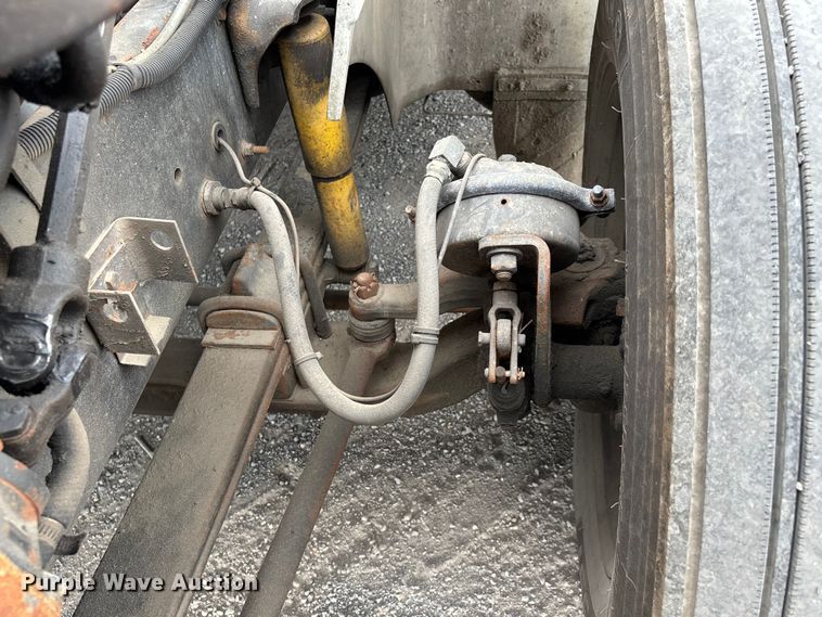 image for item DU1290 2000 International 9400i semi truck