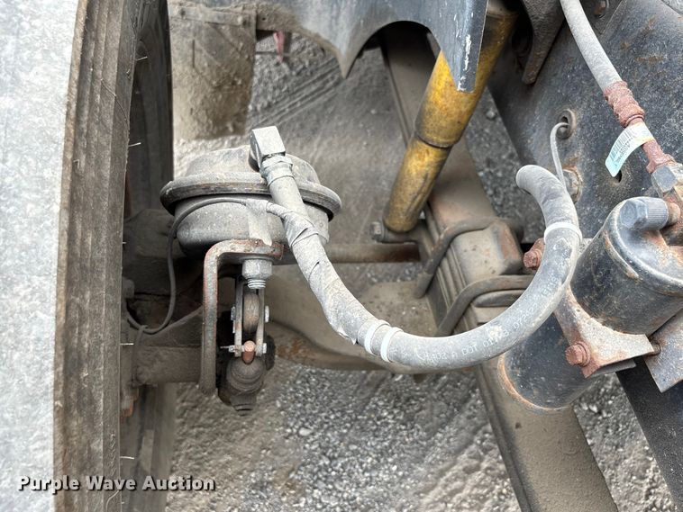 image for item DU1290 2000 International 9400i semi truck