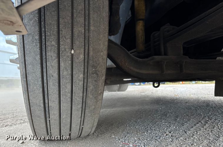 image for item DU1290 2000 International 9400i semi truck