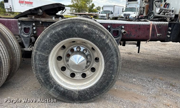 image for item DU1290 2000 International 9400i semi truck