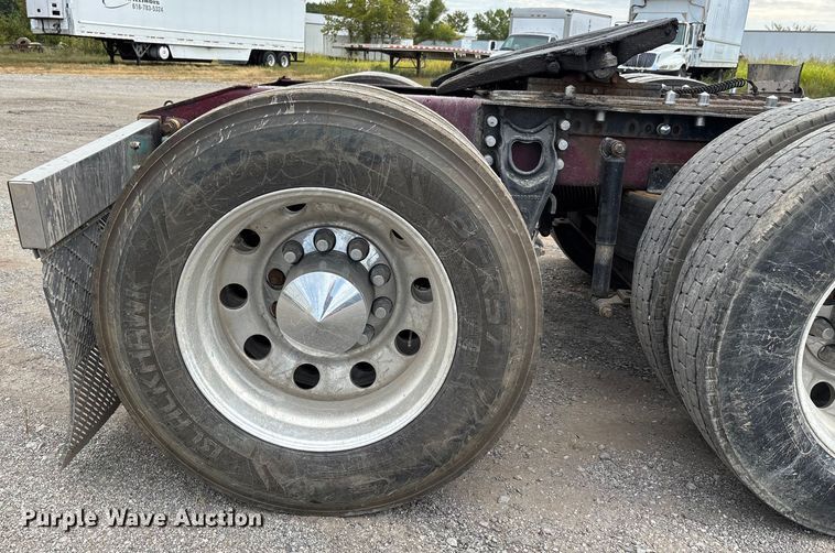 image for item DU1290 2000 International 9400i semi truck