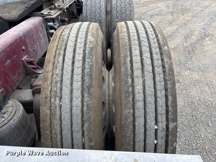 image for item DU1290 2000 International 9400i semi truck