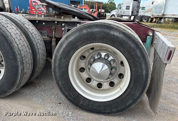 image for item DU1290 2000 International 9400i semi truck