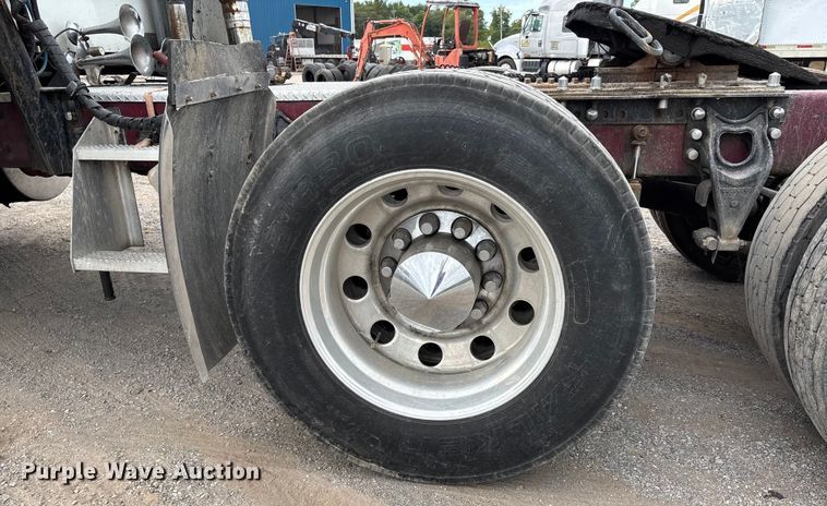 image for item DU1290 2000 International 9400i semi truck