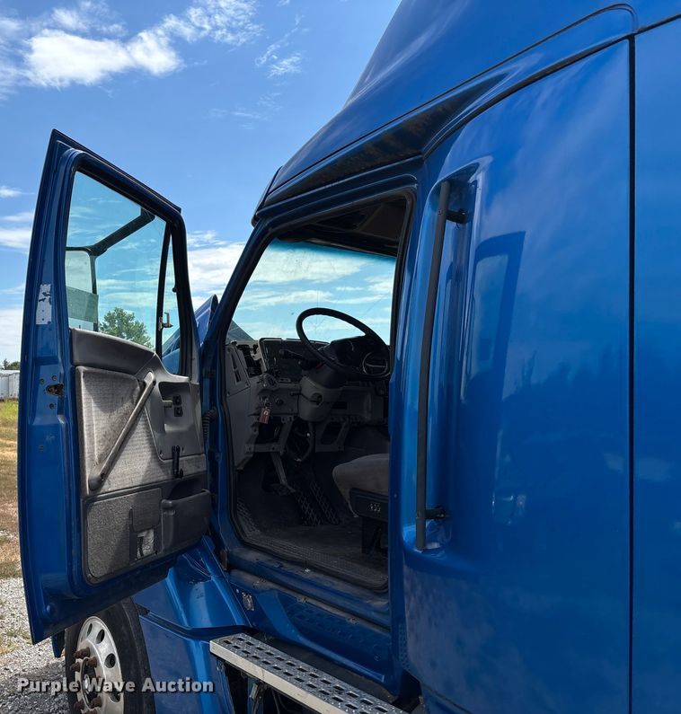 image for item DU1291 1999 Sterling A-Line semi truck