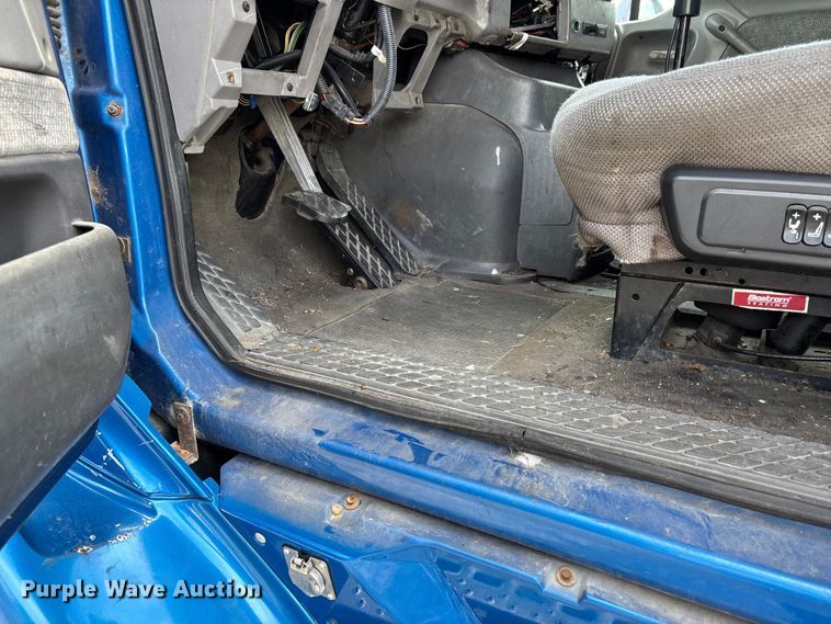 image for item DU1291 1999 Sterling A-Line semi truck