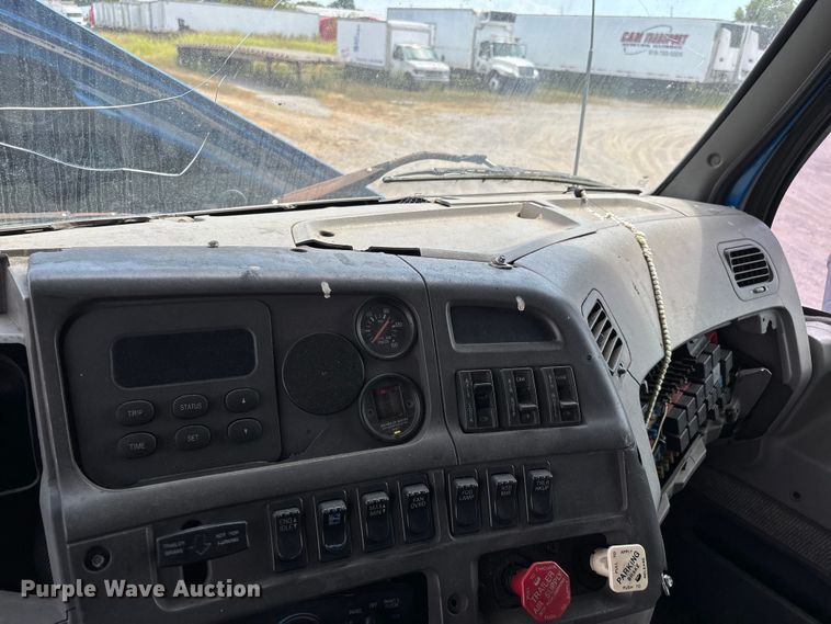 image for item DU1291 1999 Sterling A-Line semi truck