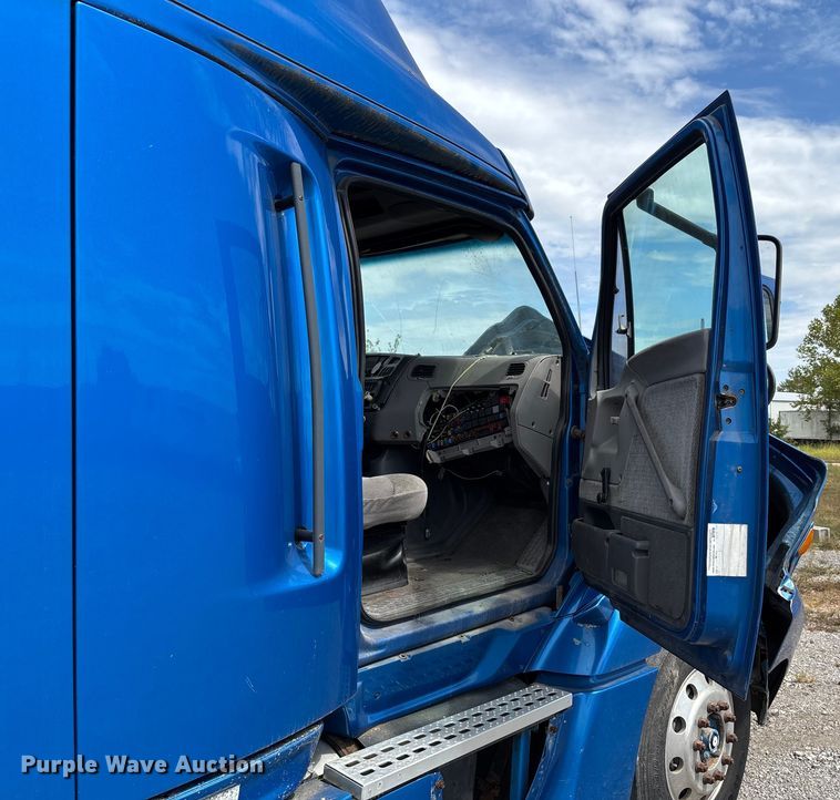 image for item DU1291 1999 Sterling A-Line semi truck