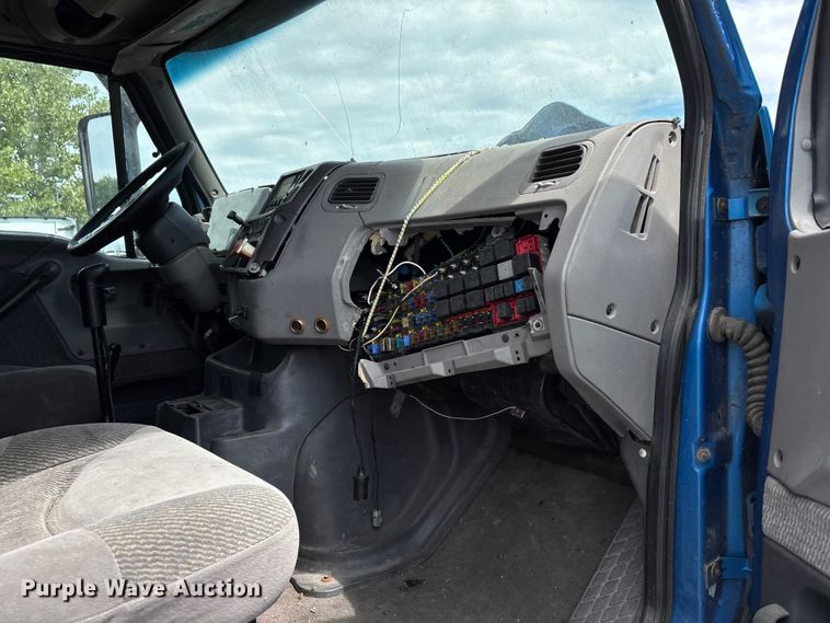 image for item DU1291 1999 Sterling A-Line semi truck