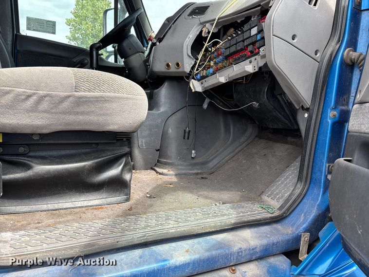 image for item DU1291 1999 Sterling A-Line semi truck