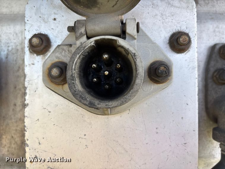 image for item DU1293 2012 Wabash refrigerated van trailer