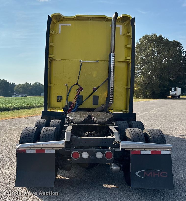 image for item DU1315 2017 Kenworth T680 semi truck