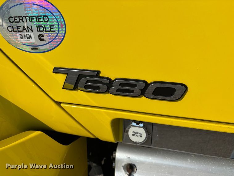 image for item DU1315 2017 Kenworth T680 semi truck