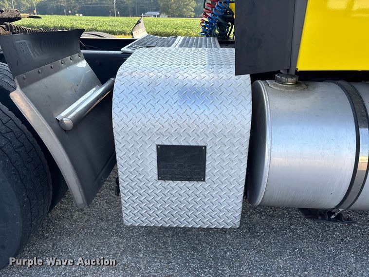 image for item DU1315 2017 Kenworth T680 semi truck