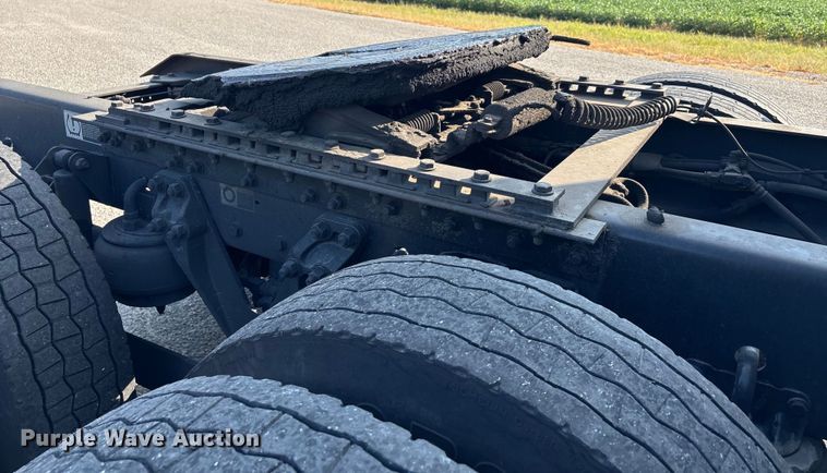 image for item DU1315 2017 Kenworth T680 semi truck