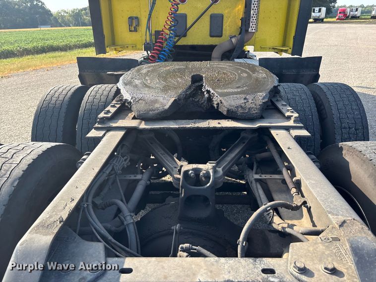 image for item DU1315 2017 Kenworth T680 semi truck