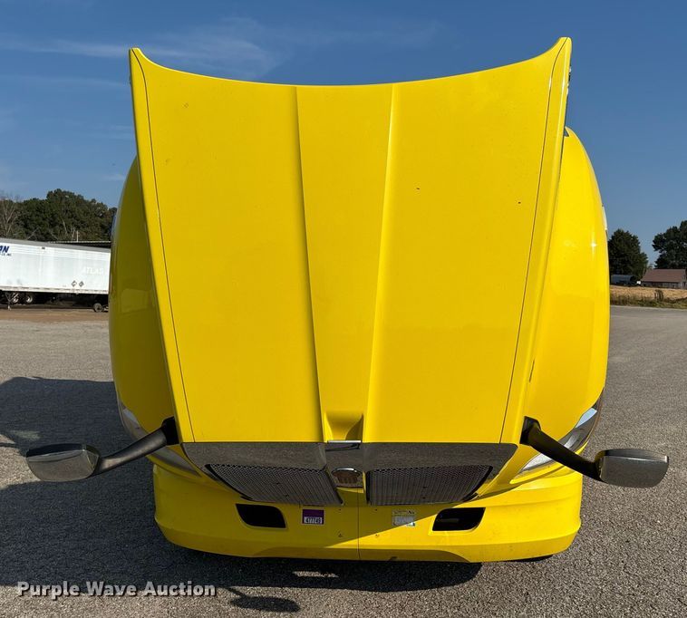 image for item DU1315 2017 Kenworth T680 semi truck