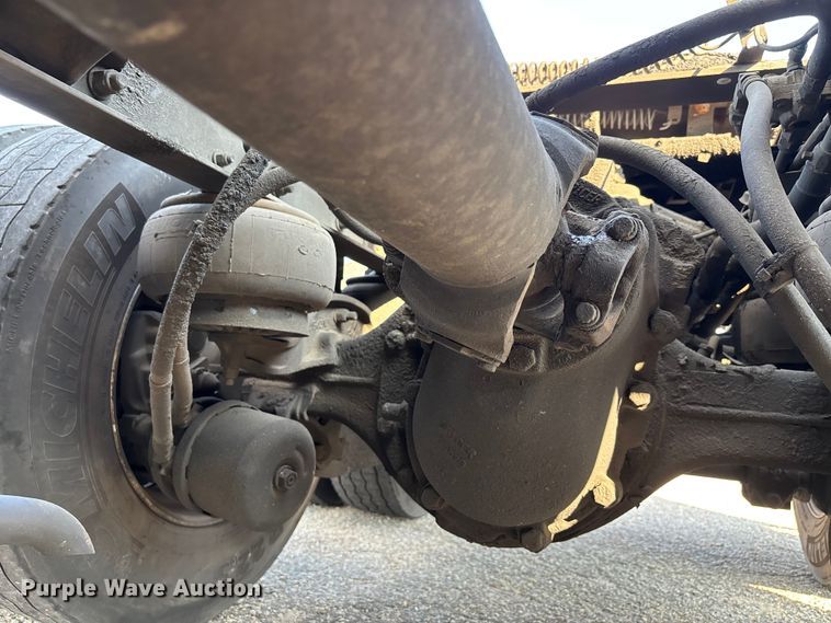 image for item DU1315 2017 Kenworth T680 semi truck