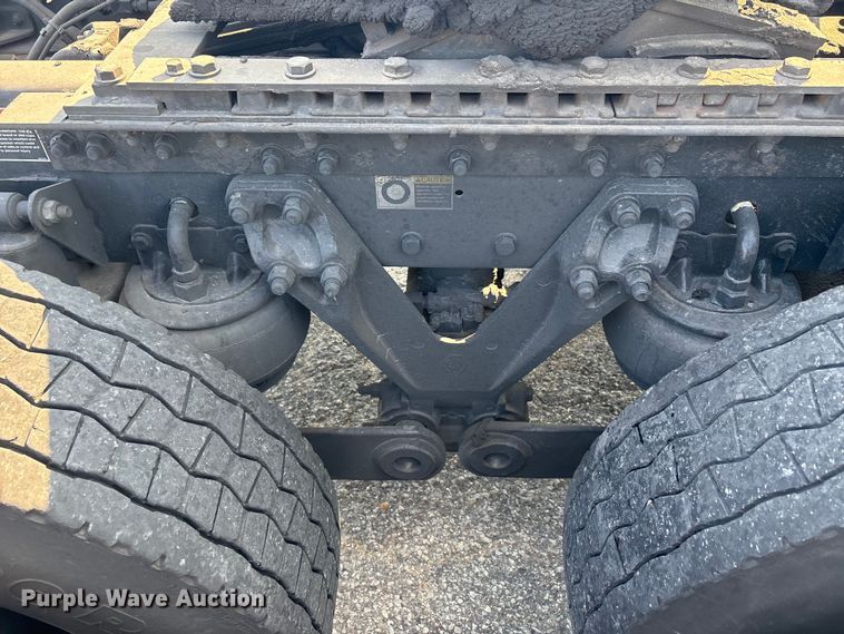 image for item DU1315 2017 Kenworth T680 semi truck