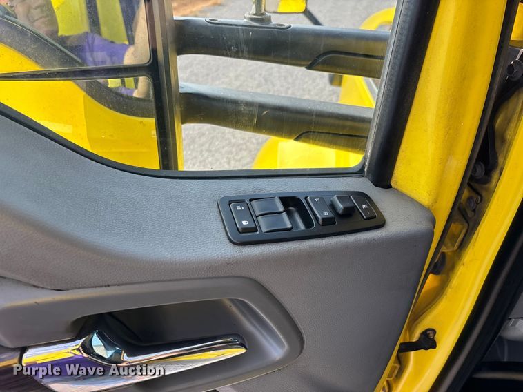 image for item DU1315 2017 Kenworth T680 semi truck