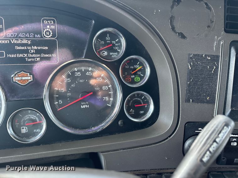 image for item DU1315 2017 Kenworth T680 semi truck