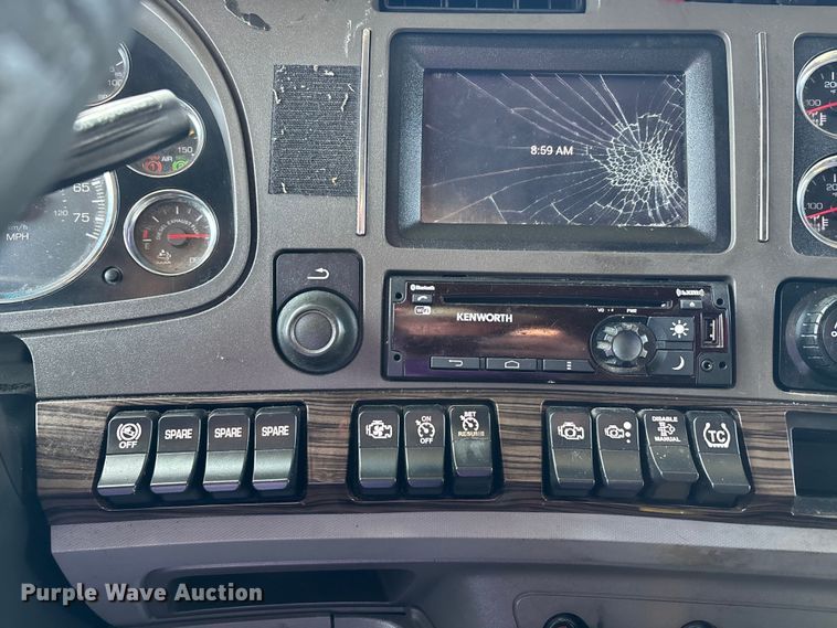 image for item DU1315 2017 Kenworth T680 semi truck