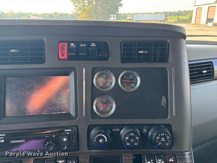 image for item DU1315 2017 Kenworth T680 semi truck