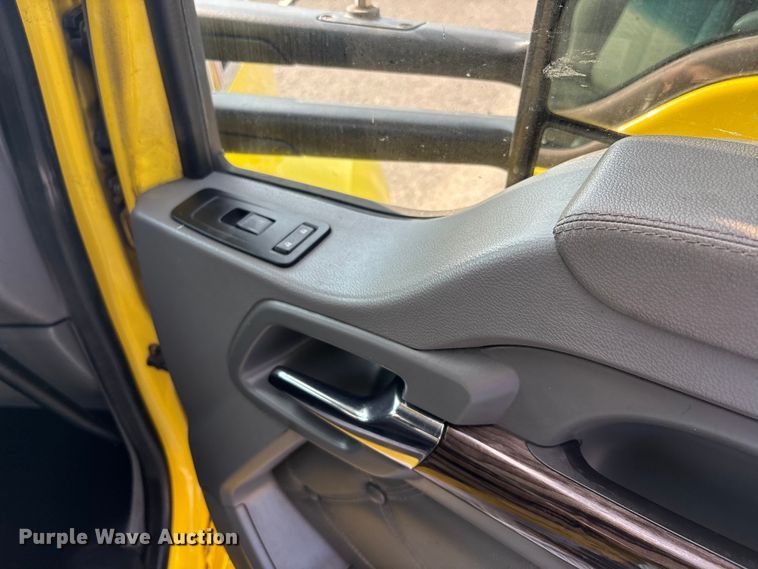 image for item DU1315 2017 Kenworth T680 semi truck