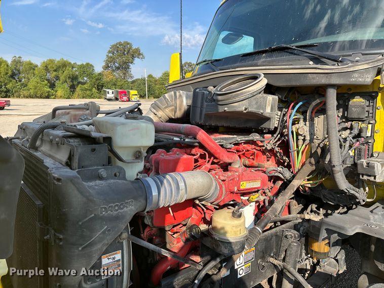 image for item DU1315 2017 Kenworth T680 semi truck