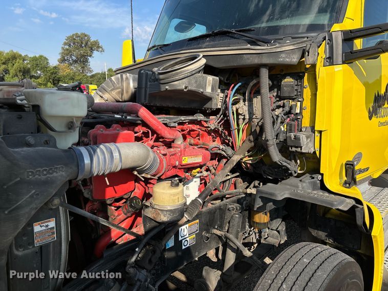 image for item DU1315 2017 Kenworth T680 semi truck