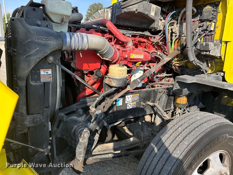 image for item DU1315 2017 Kenworth T680 semi truck