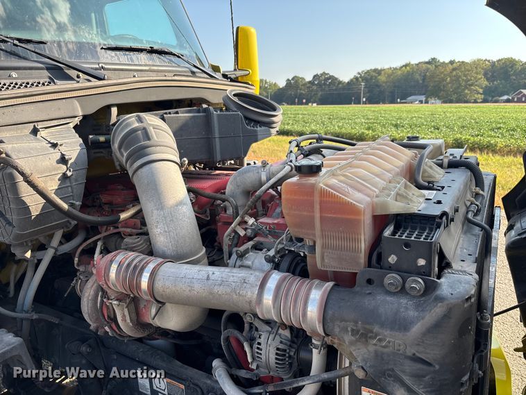 image for item DU1315 2017 Kenworth T680 semi truck