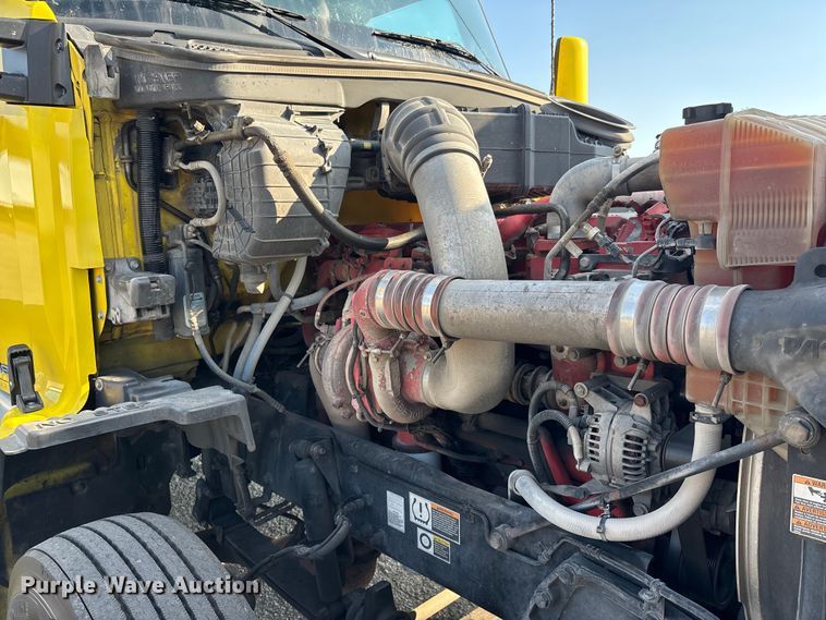 image for item DU1315 2017 Kenworth T680 semi truck