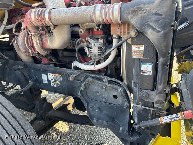 image for item DU1315 2017 Kenworth T680 semi truck