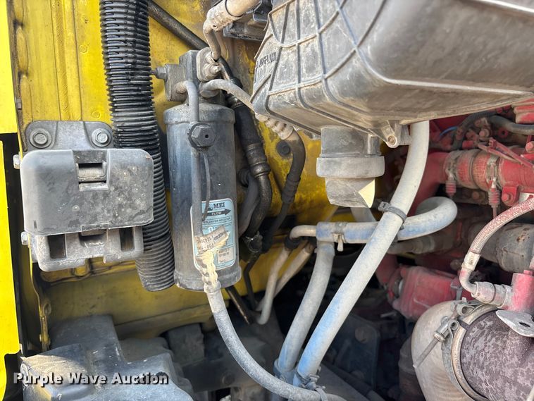 image for item DU1315 2017 Kenworth T680 semi truck