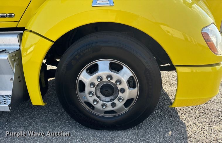 image for item DU1315 2017 Kenworth T680 semi truck