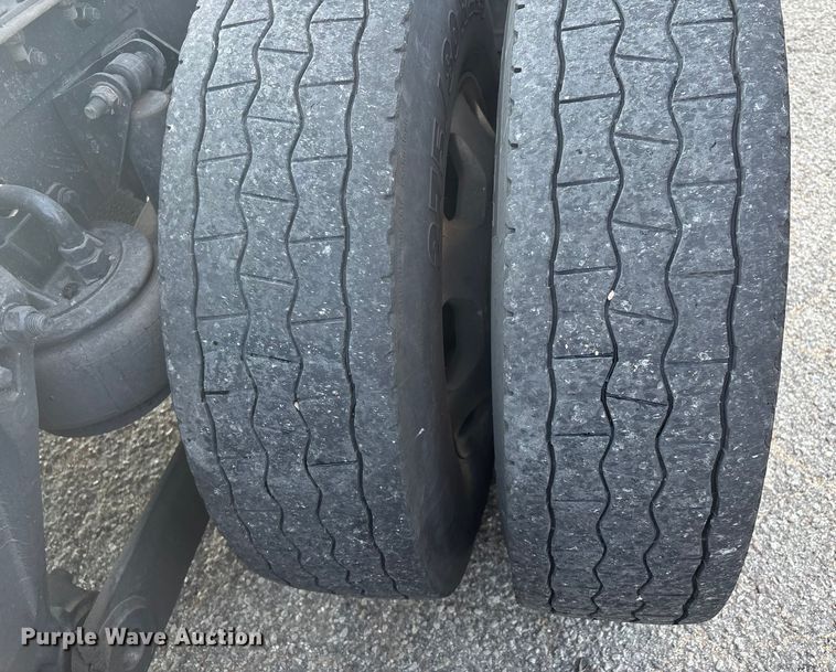 image for item DU1315 2017 Kenworth T680 semi truck