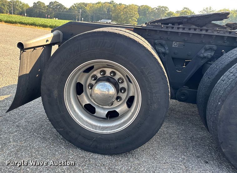 image for item DU1315 2017 Kenworth T680 semi truck