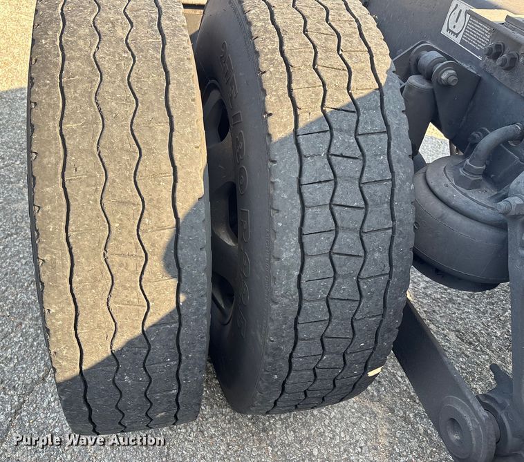 image for item DU1315 2017 Kenworth T680 semi truck