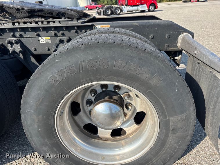 image for item DU1315 2017 Kenworth T680 semi truck