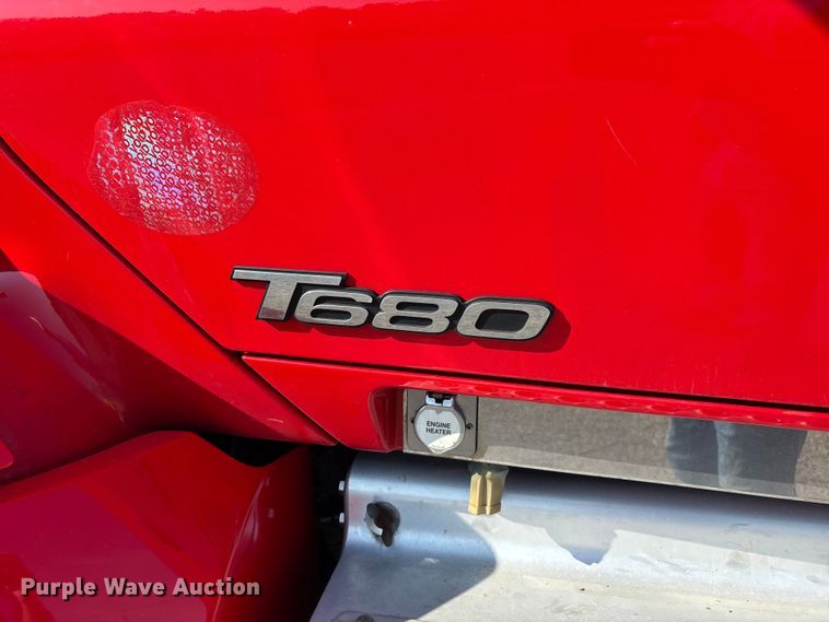 image for item DU1316 2015 Kenworth T680 semi truck