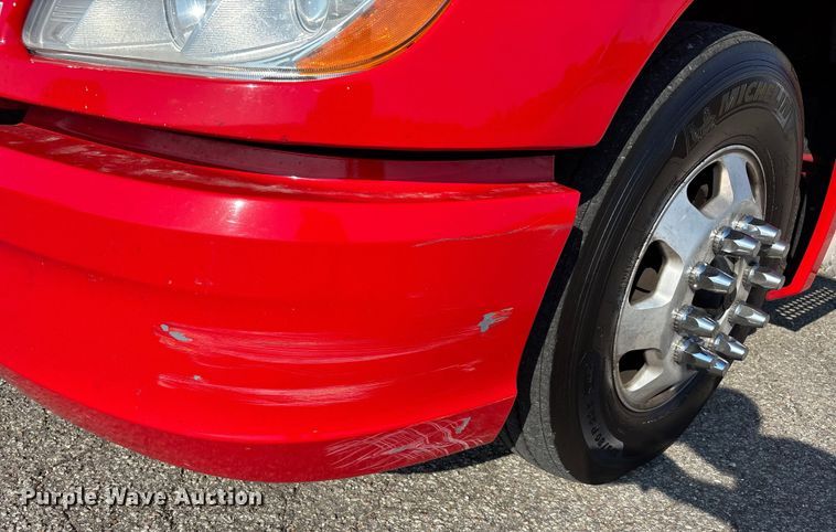 image for item DU1316 2015 Kenworth T680 semi truck