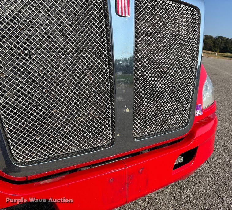 image for item DU1316 2015 Kenworth T680 semi truck