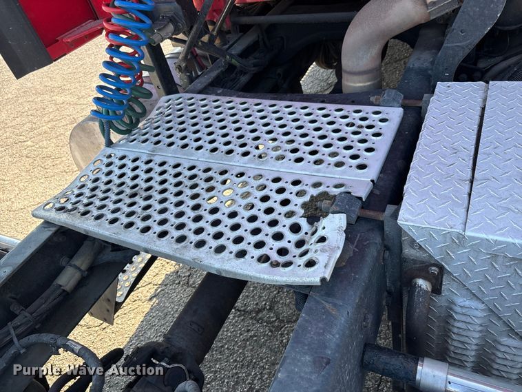 image for item DU1316 2015 Kenworth T680 semi truck