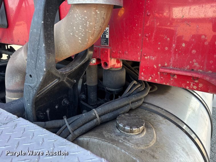 image for item DU1316 2015 Kenworth T680 semi truck