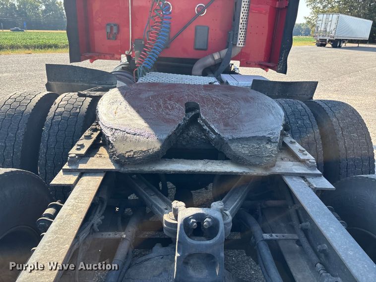 image for item DU1316 2015 Kenworth T680 semi truck