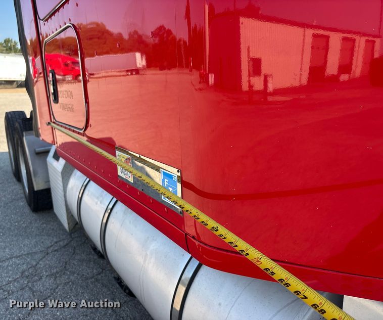 image for item DU1316 2015 Kenworth T680 semi truck