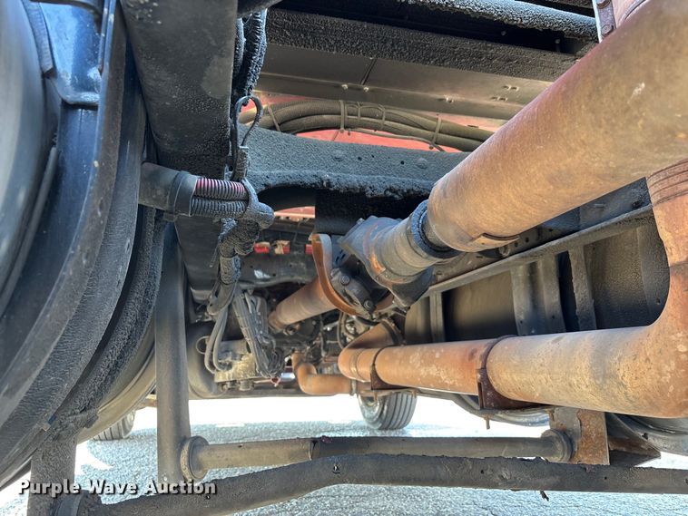 image for item DU1316 2015 Kenworth T680 semi truck